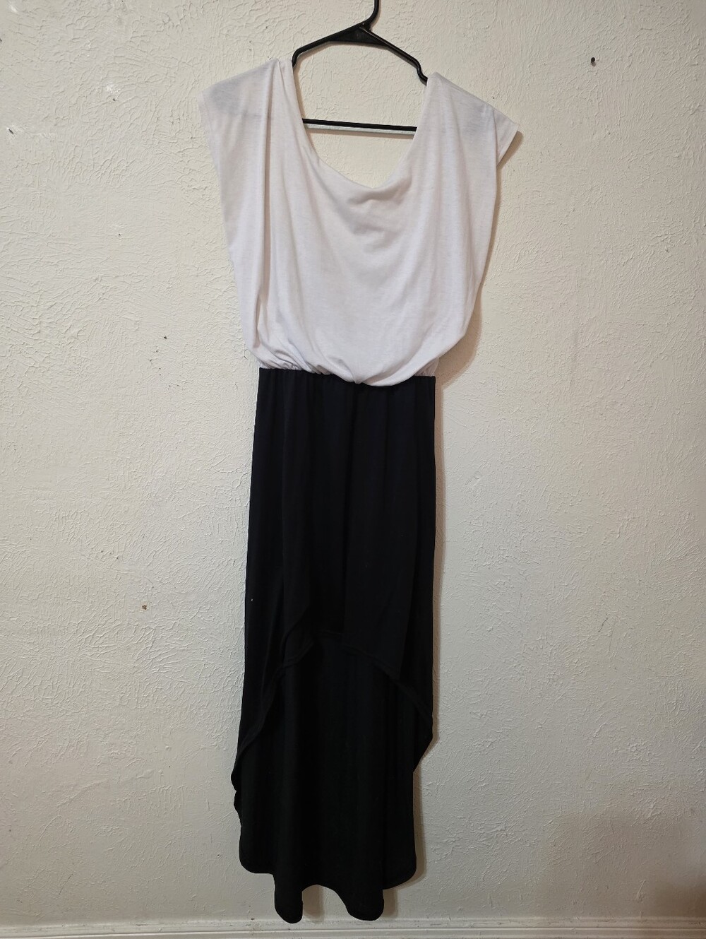 Medium DEREK HEART Women’s High-Low Two-Tone White and Black Maxi Dress